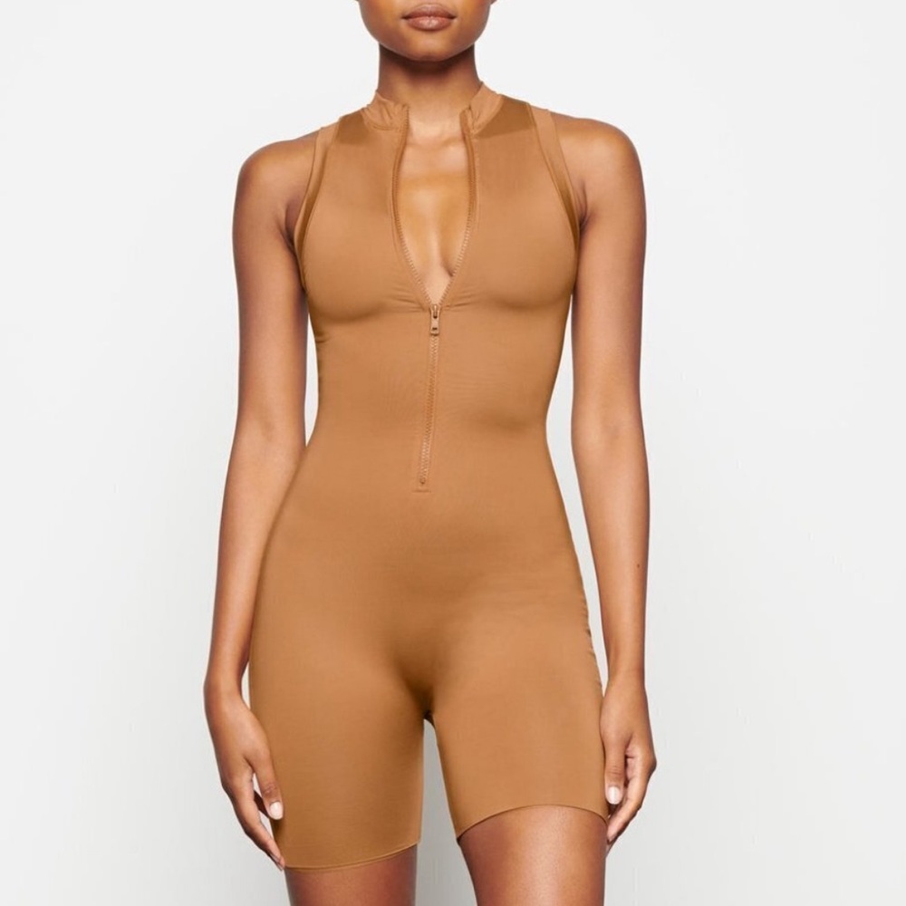 Skims Swim Mock Neck Sleeveless Zippered Mid Thigh One Piece Romper Almond Brown